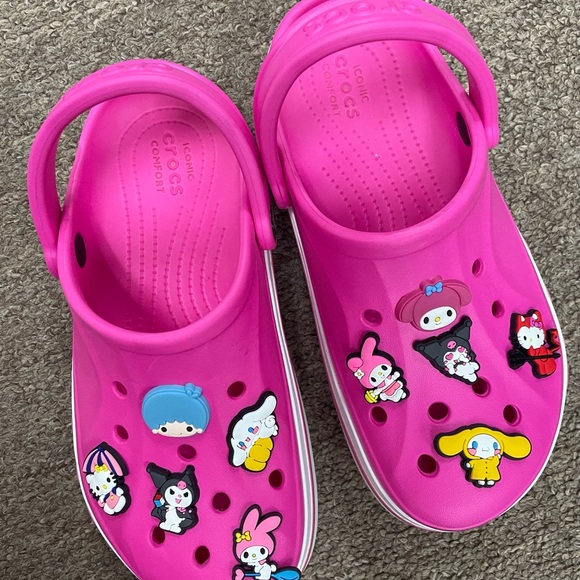 Hot pink Crocs w/10 Hello Kitty charms - Picture 6 of 6